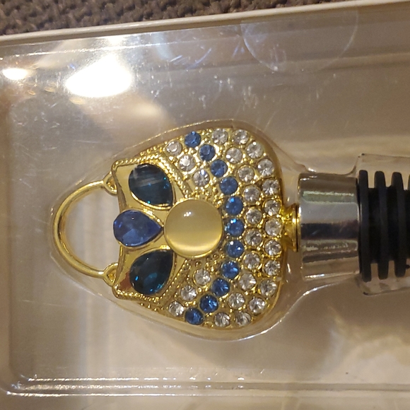 Modern Expressions Wine Stopper - Picture 4 of 4